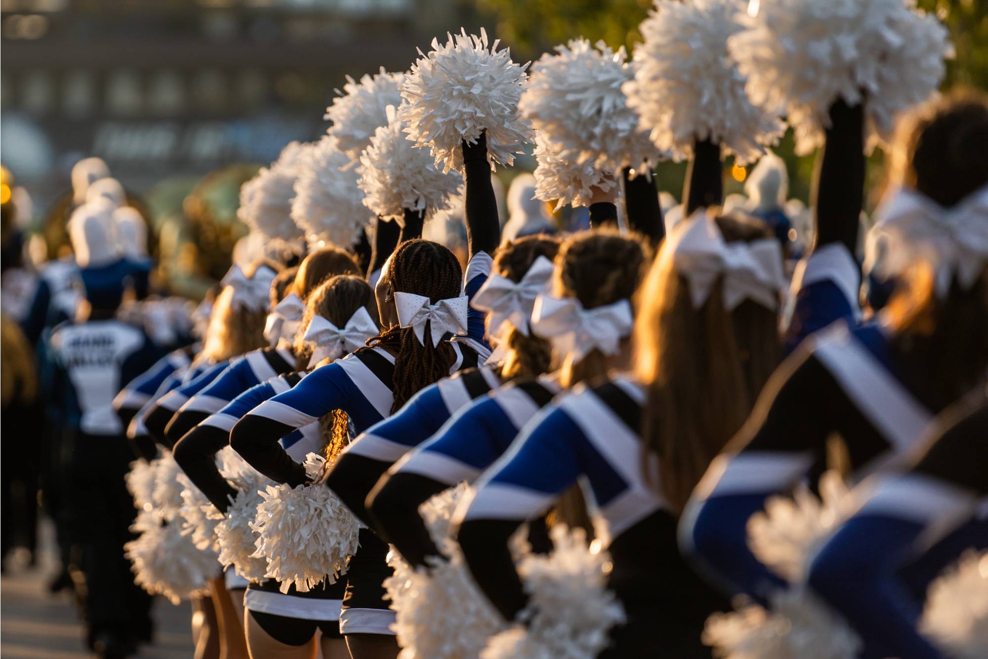 gvsu cheer team cheering at football